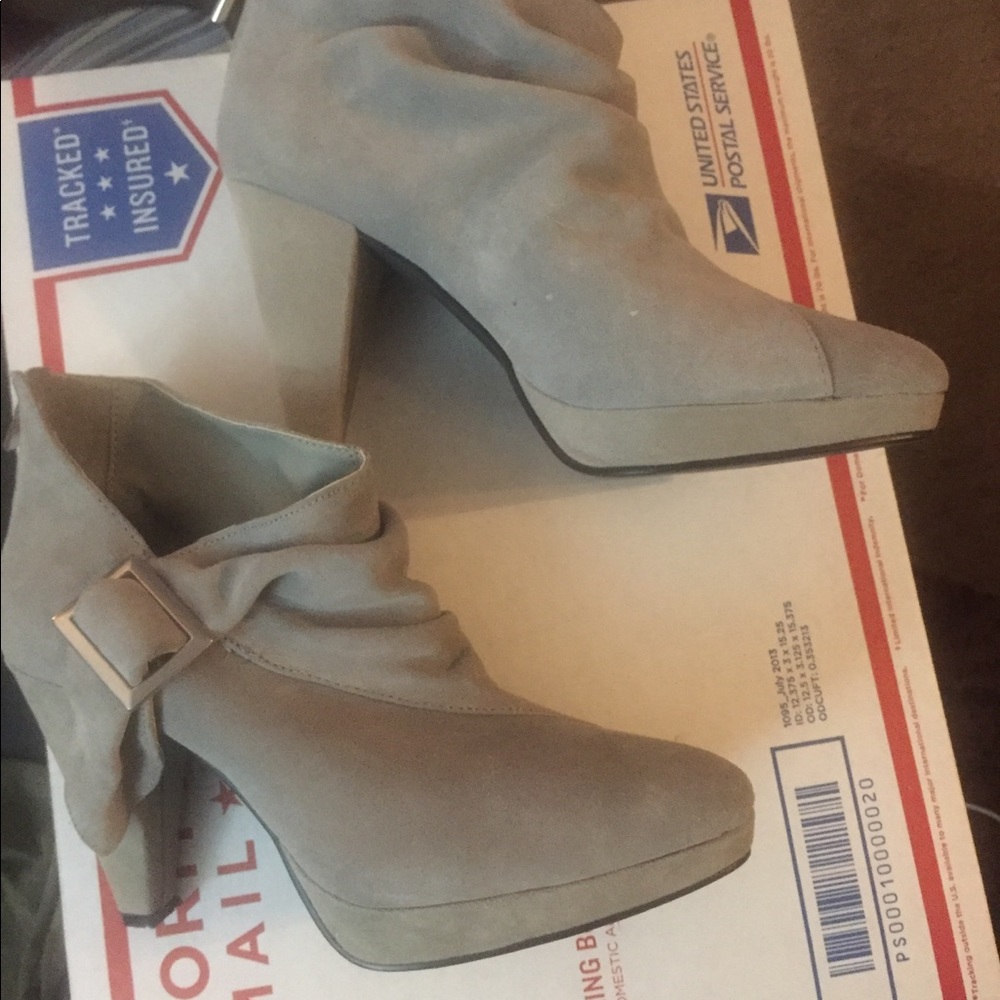 Light gray ankle heels - Picture 3 of 4